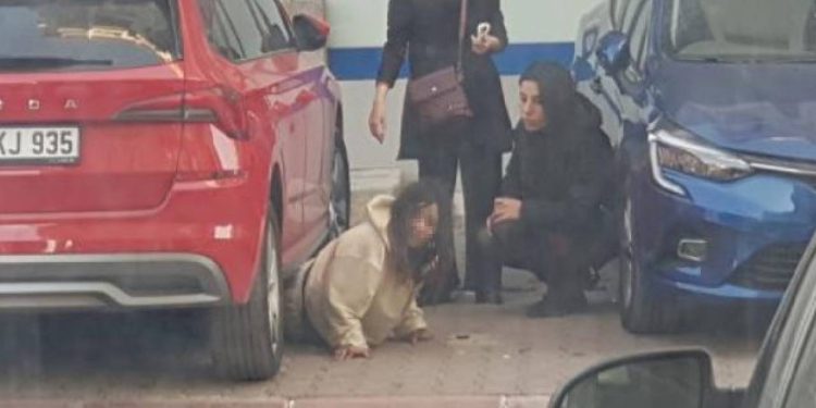Arabanın altına girdi: 2 saat boyunca polise direndi