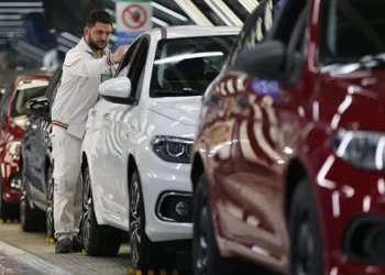 AB’nin kararı Türkiye’yi vuracak! Uzmanı uyardı: Otomotiv dalında büyük kriz yaşanabilir!
