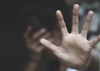 Anne-kıza akılalmaz tuzak: Hem ikisiyle de ilgiye girip kayda çekti hem de neleri varsa aldı