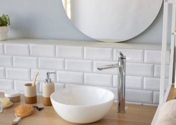 Banyolarınızdaki kir ve lekelerden doğal yollarla kurtulabilirsiniz. Mesken imali banyo temizleyici nasıl yapılır?